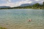 Pier ne approfitta per fare il bagno